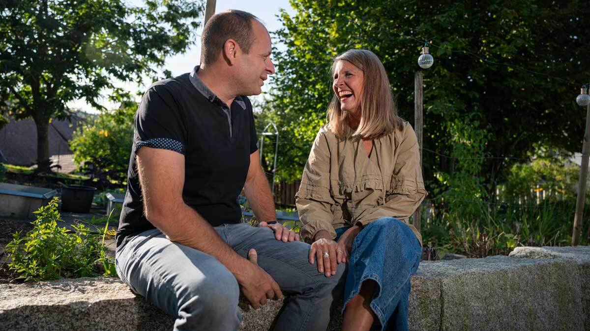 Thomas Schärer und Jeannette Hansen Schärer sind Paarberater und setzen mit ihrer Paarberatung Schärer-Hansen auf Ganzheitlichkeit und das Erlernen wirklicher Kommunikation.